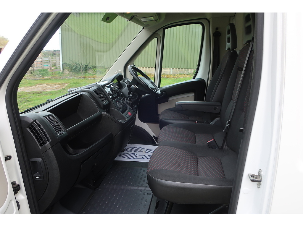 Peugeot Boxer 2.0 Bluehdi 335 Built For Business Low Loader Dies White #4