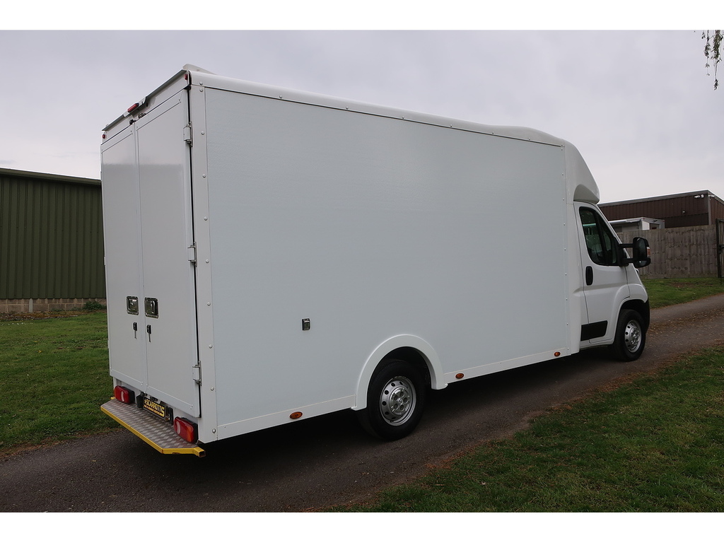 Peugeot Boxer 2.2 Bluehdi 335 Professional Premium L3 Low Load NU73KXB White #2
