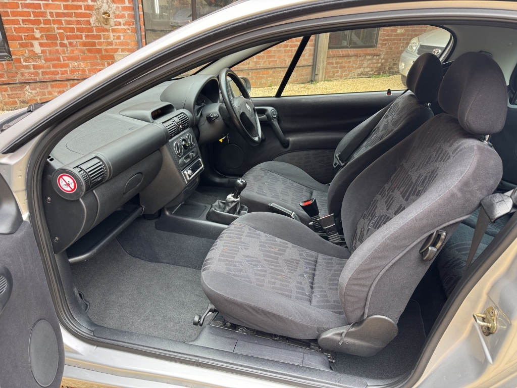 Vauxhall Tigra Chequers 16V Silver #12