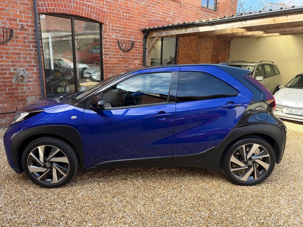 Toyota Aygo X 1.0 Vvt-i Edge ML73NFV Blue #2