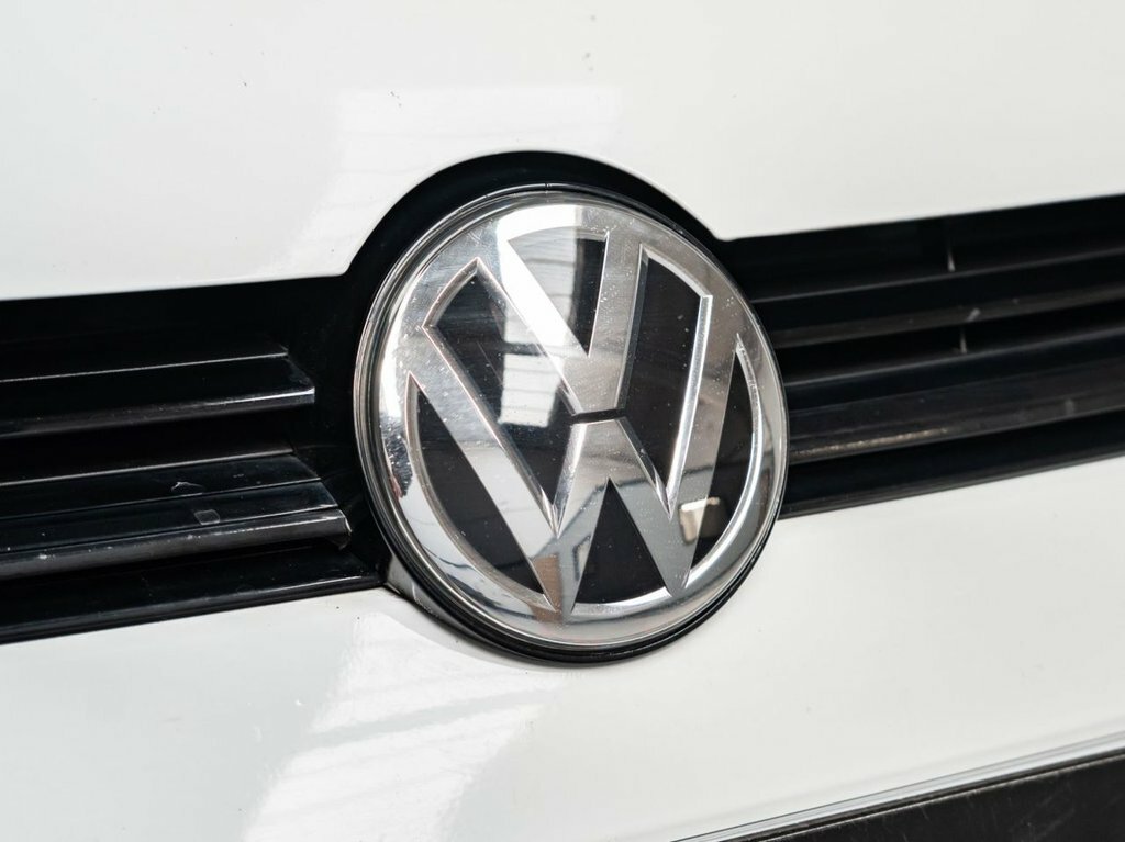 Volkswagen Golf 2L R FG67PPO White #4