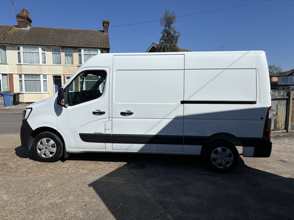 Renault Master 2.3 Fwd Mm35 Dci 135 Business My19 2021 White #4