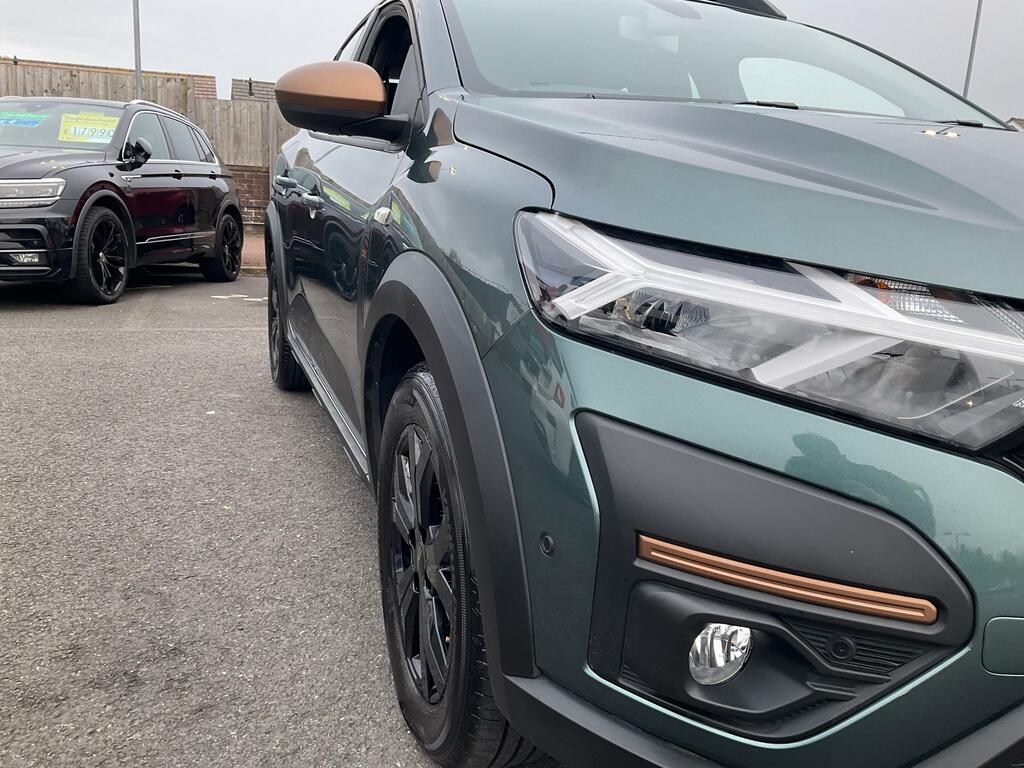 Dacia Sandero Stepway 1.0 Tce Extreme Hatchback Euro 6 Green #3