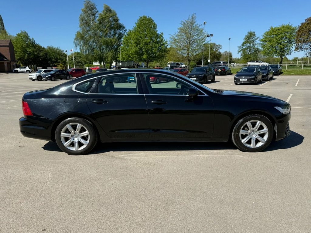 Volvo S90 2L Momentum YX68HBU Black #4
