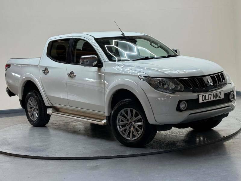 Mitsubishi L200 2.4 L200 Barbarian Di-d 4Wd - 2017 17 White