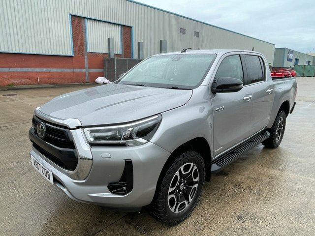 Toyota HILUX D-4d Invincible Pickup Double Silver #2