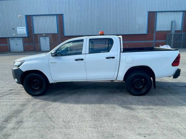 Toyota HILUX D-4d Active Pickup Double White #6