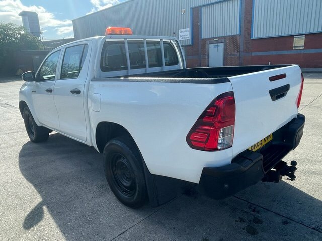 Toyota HILUX D-4d Active Pickup Double White #4