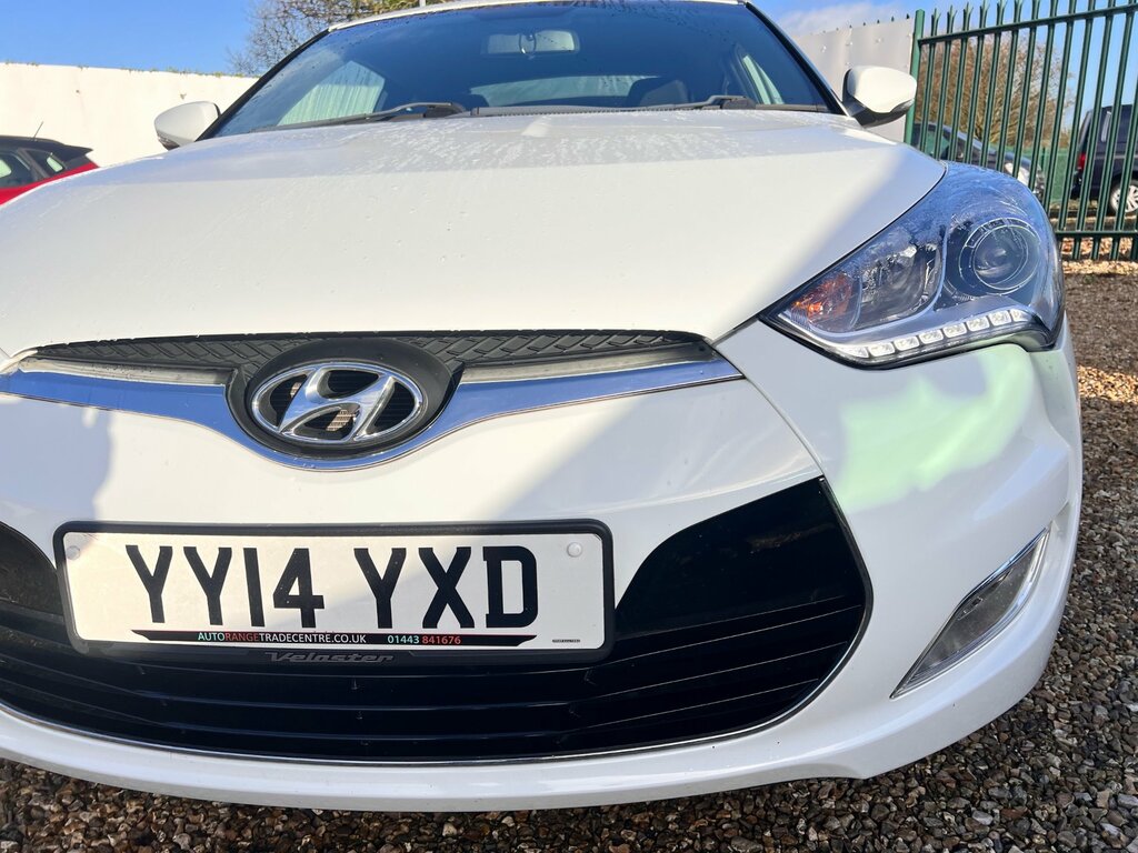 Hyundai Veloster Hatchback White #9