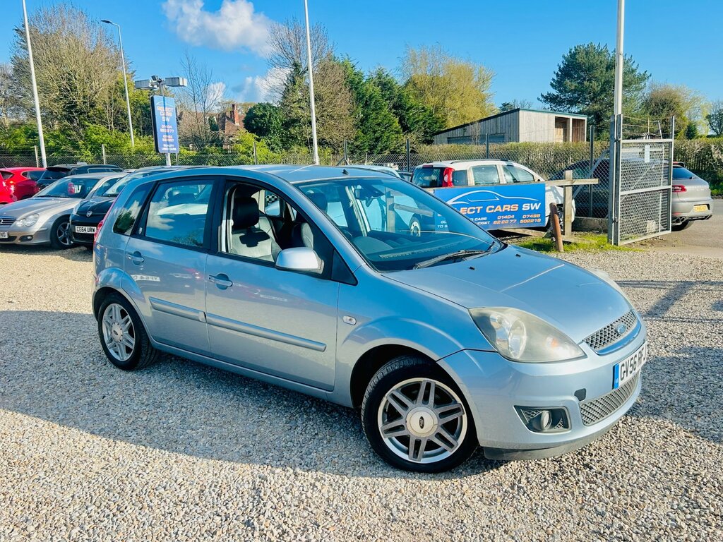 Ford Fiesta 1.6 Ghia Hatchback 153 Gkm, 99 Blue
