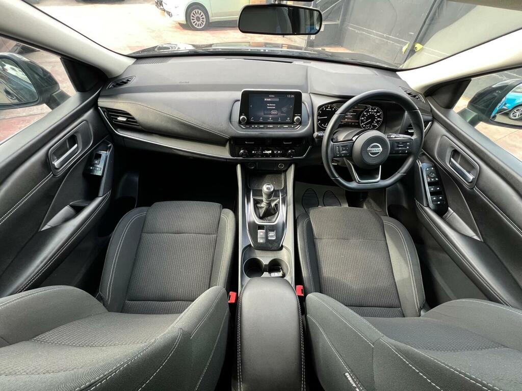 Nissan Qashqai 1.3 Dig-t Mhev Acenta Premium Euro 6 Ss NH21CBX Black #2