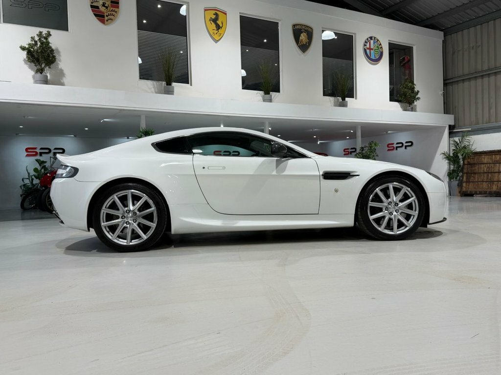 Aston Martin Vantage 4.7 V8 Coupe Sportshift Euro 5 420 Bhp White