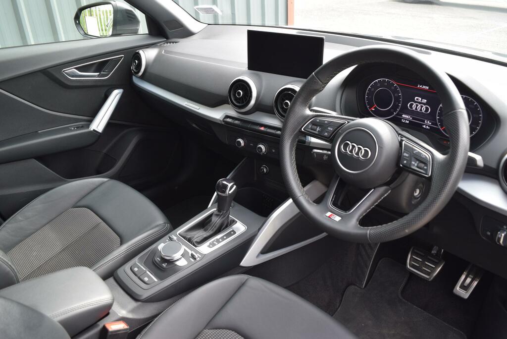 Audi Q2 35 Tfsi S Line S Tronic AVZ9840 Grey #3