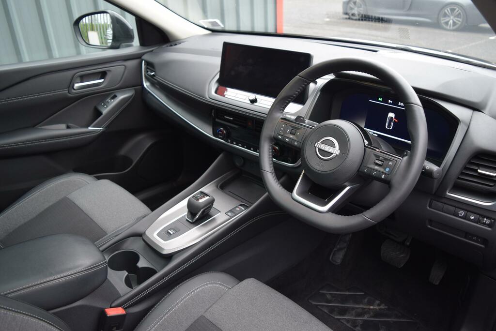 Nissan Qashqai 1.3 Dig-t Mh 158 N-connecta Xtronic DL25GGZ Black #3