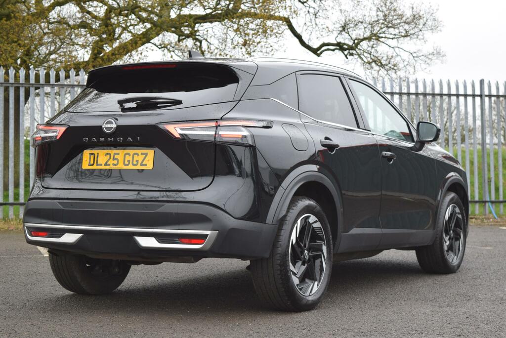 Nissan Qashqai 1.3 Dig-t Mh 158 N-connecta Xtronic DL25GGZ Black #4