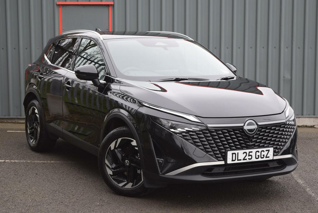 Nissan Qashqai 1.3 Dig-t Mh 158 N-connecta Xtronic Black