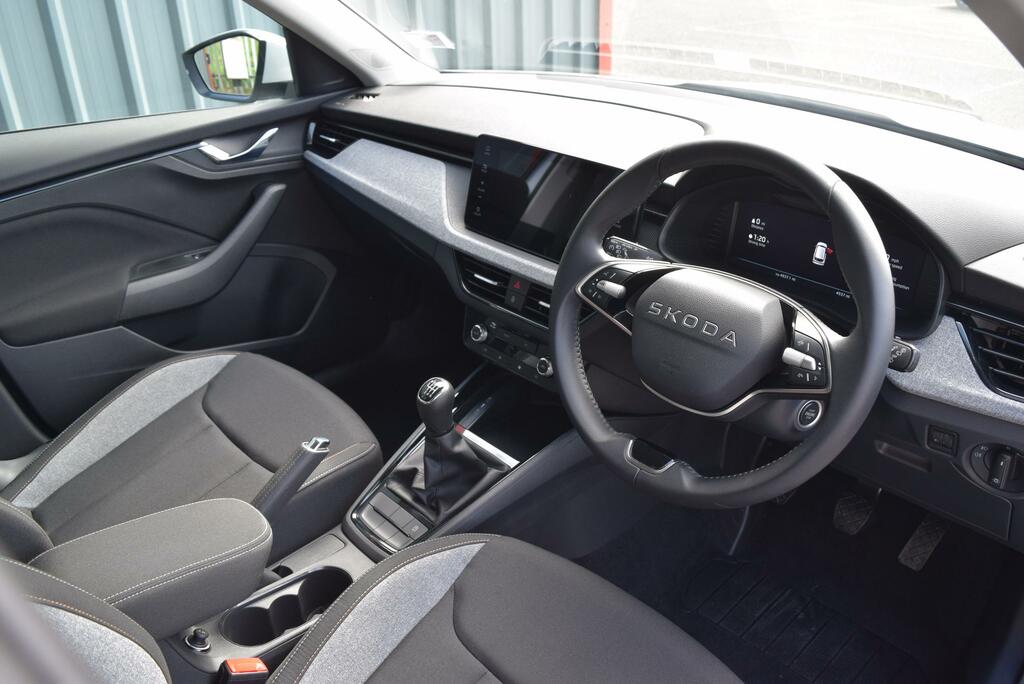 Skoda Kamiq 1.0 Tsi Se Edition IMZ7825 White #3