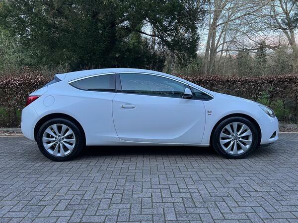 Vauxhall Astra GTC 2.0 Cdti Sri Euro 5 #2