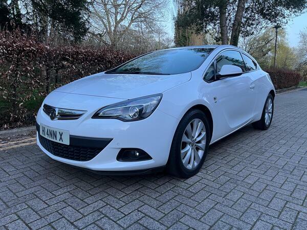Vauxhall Astra GTC 2.0 Cdti Sri Euro 5 #3