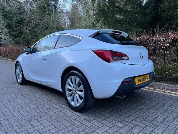 Vauxhall Astra GTC 2.0 Cdti Sri Euro 5 #4