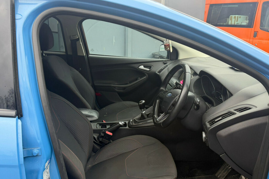 Ford Focus Hatchback AY16OAP Blue #6
