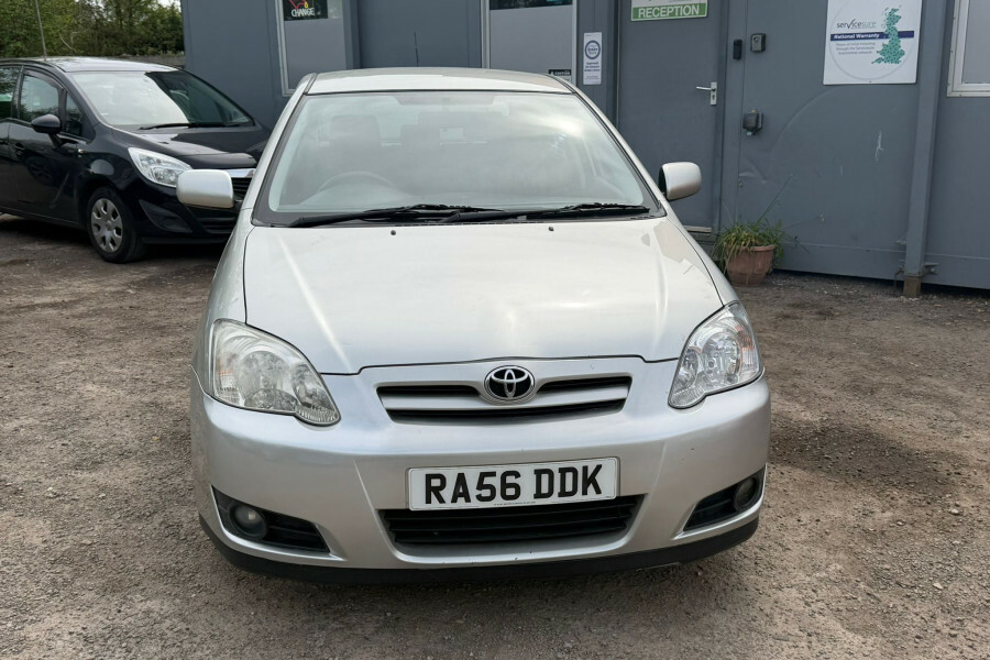 Toyota Corolla Hatchback Silver #2