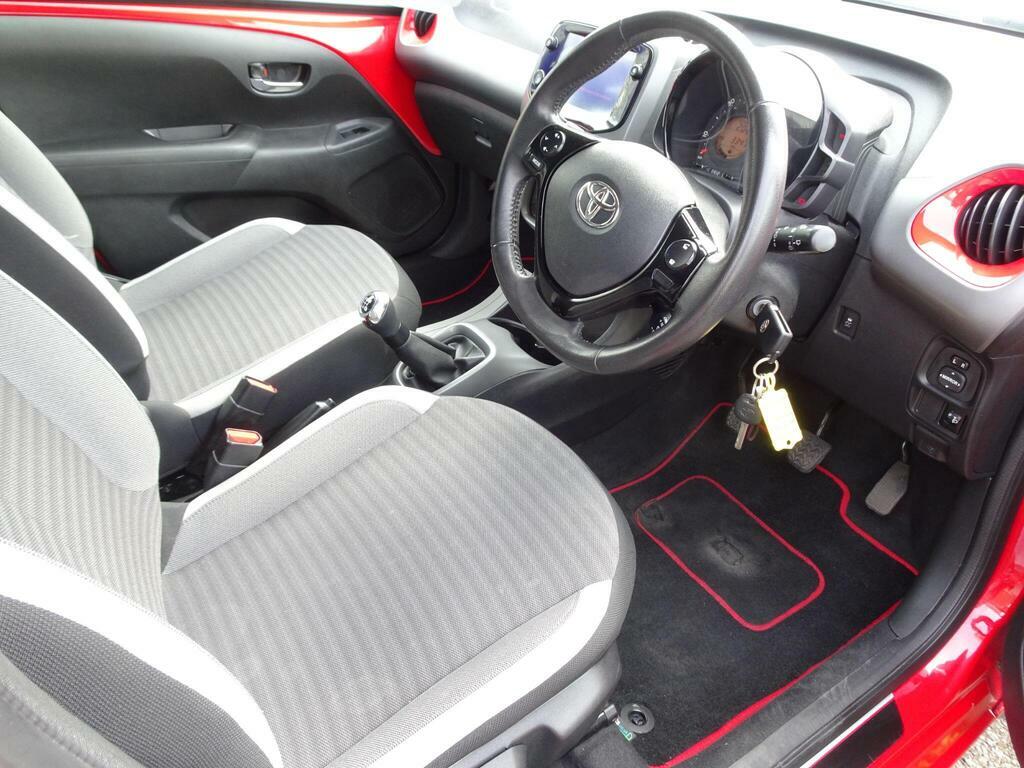 Toyota Aygo 1.0 Vvt-i X-trend Euro 6 K069EZN Red #3