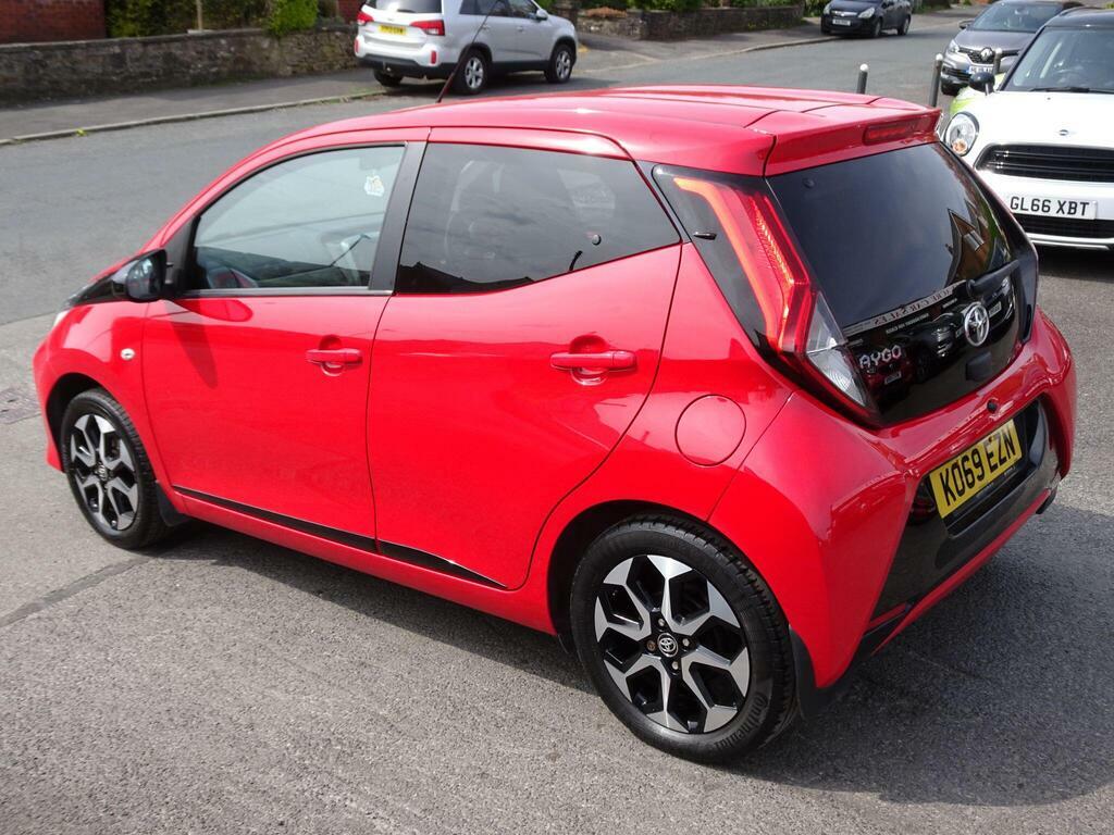 Toyota Aygo 1.0 Vvt-i X-trend Euro 6 K069EZN Red #5