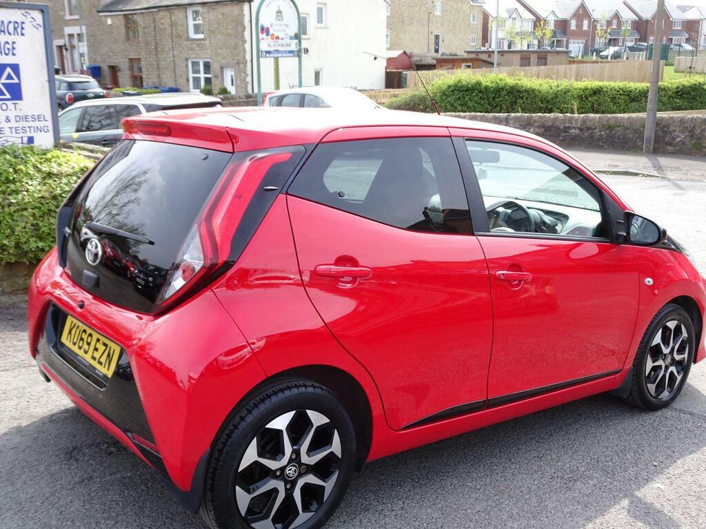 Toyota Aygo 1.0 Vvt-i X-trend Euro 6 K069EZN Red #6