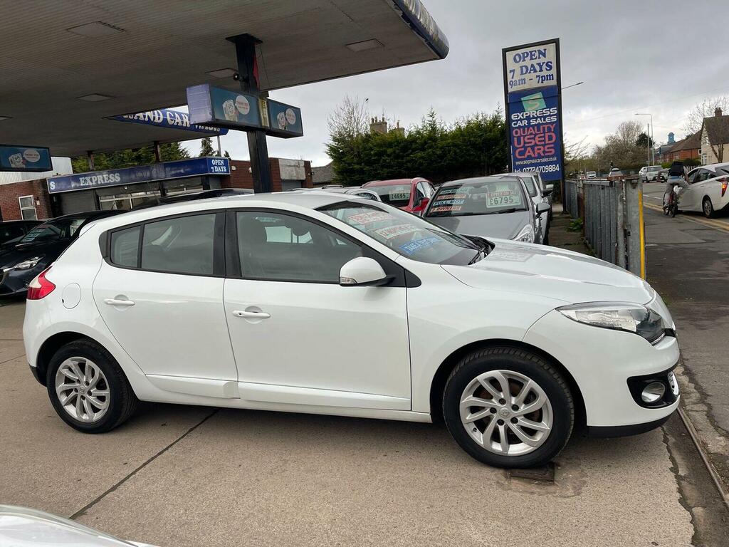 Renault Megane Hatchback 1.6 16V Dynamique Tomtom Euro 5 201 White #3