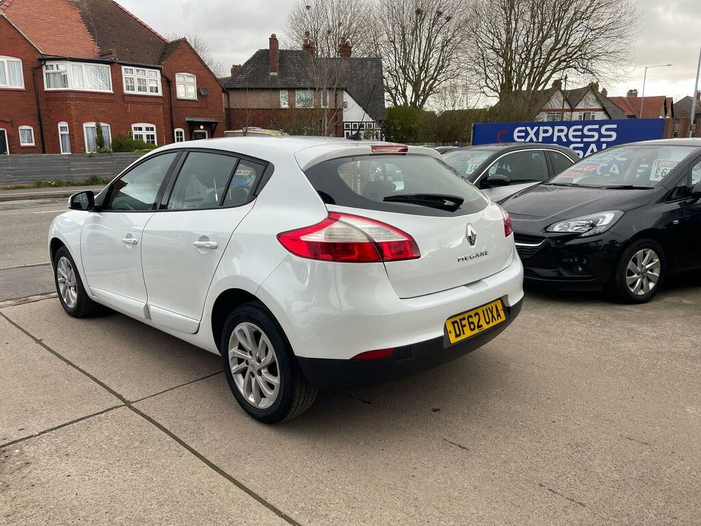 Renault Megane Hatchback 1.6 16V Dynamique Tomtom Euro 5 201 White #5