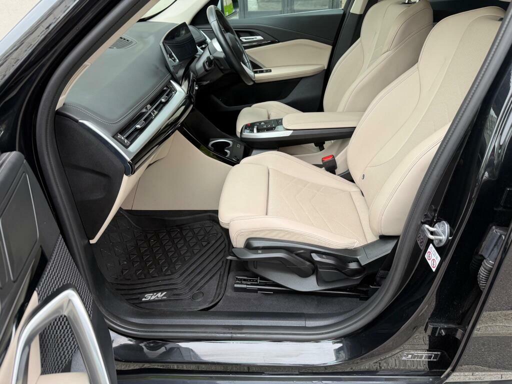 BMW iX1 30 66.5Kwh Xline Xdrive LV24HFC Black #2