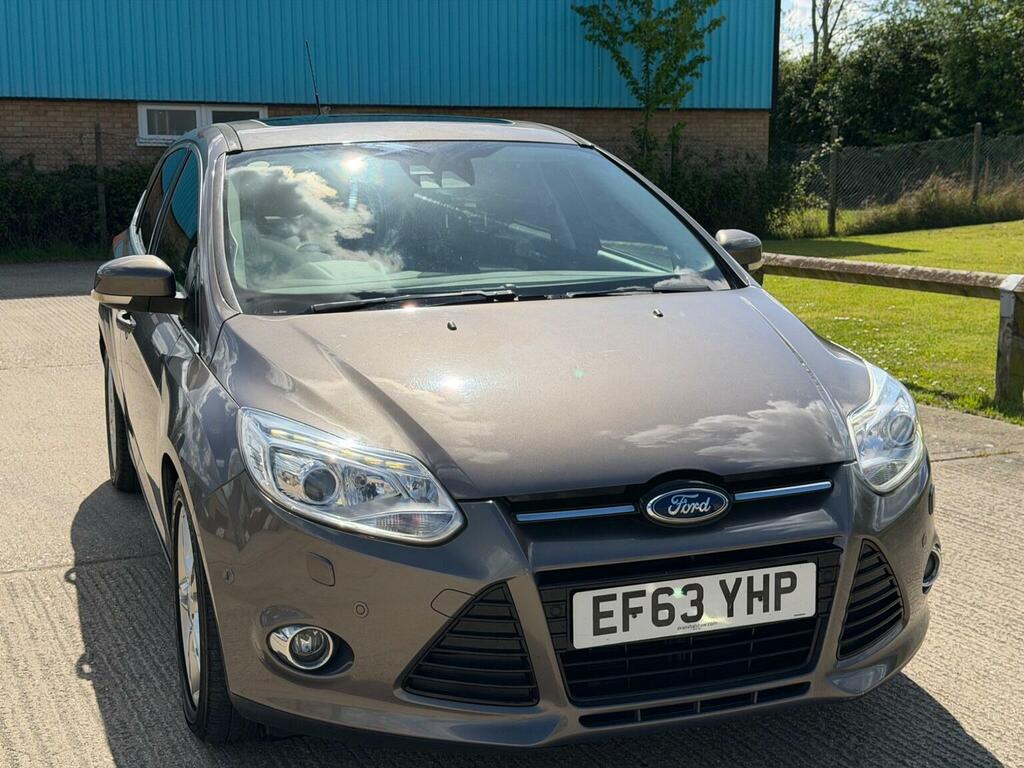 Ford Focus Hatchback 1.6 Tdci Titanium X Euro 5 Ss 20 EF63YHP Brown #5