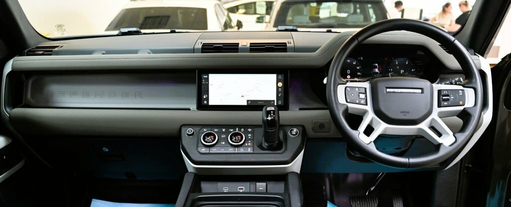 Land Rover Defender 3L Xs Edition SC22WTT Brown #3