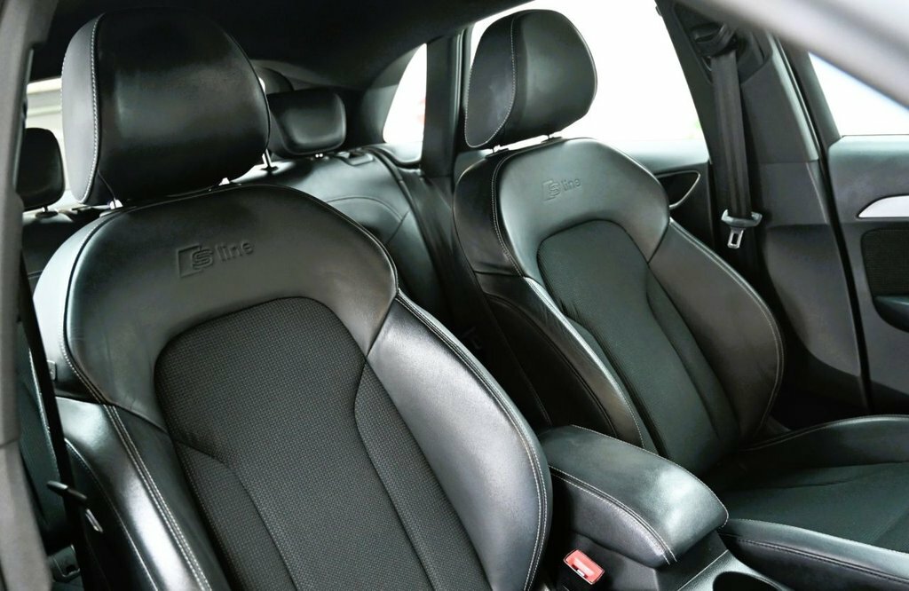Audi Q3 2L S Line Edition FM67FFL Black #4