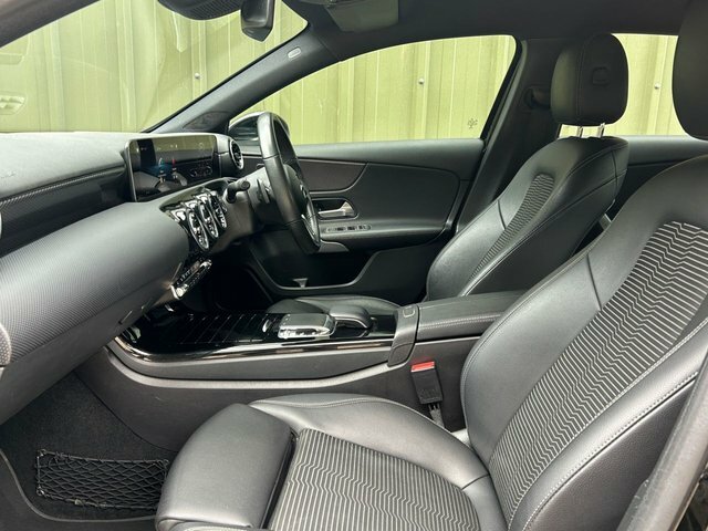 Mercedes-Benz A Class 1.3 A200 Sport Executive Hatchback 7G VA68BYC Black #4