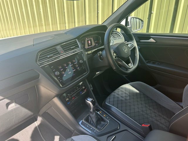 Volkswagen Tiguan 1.5 Tsi R-line Suv Dsg Euro 6 S S 15 DA71VYG White #2