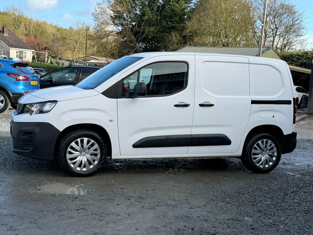 Peugeot Partner 1.5L Professional NY19XDW White #3