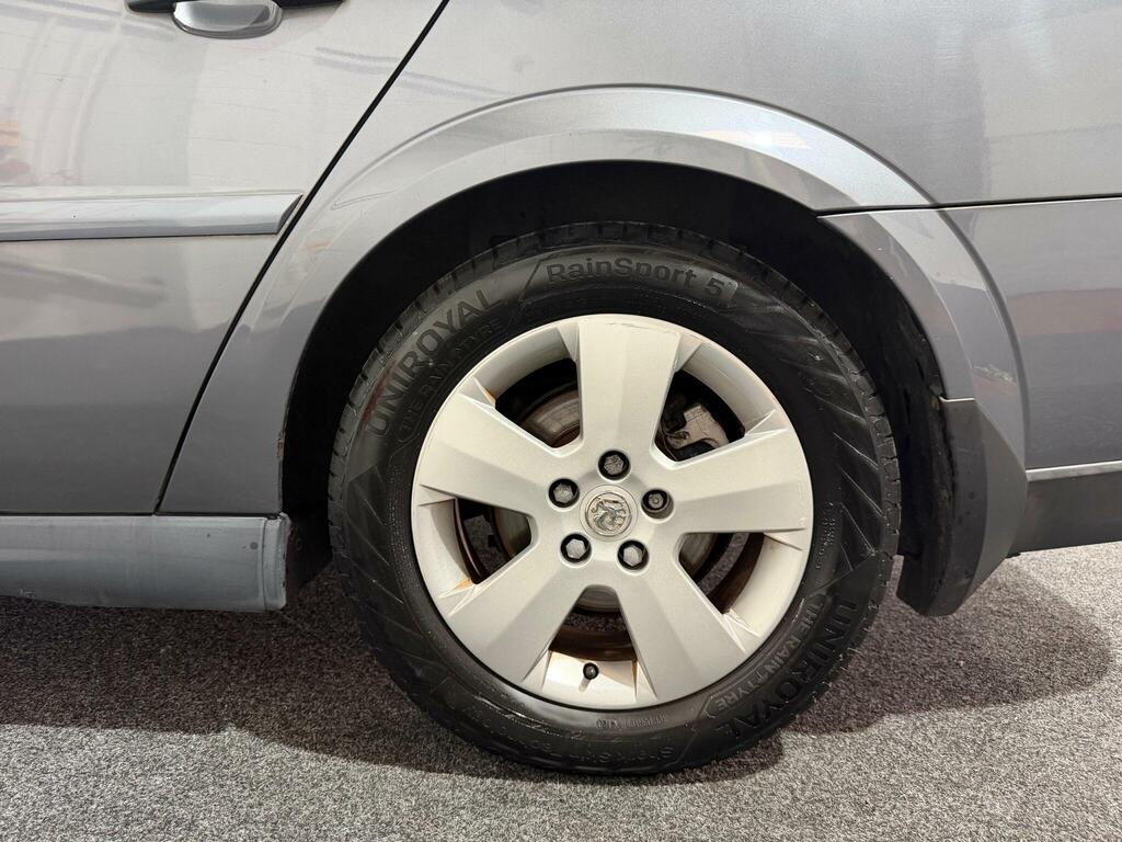 Vauxhall Vectra 1.8I Breeze - Hatchback  #29