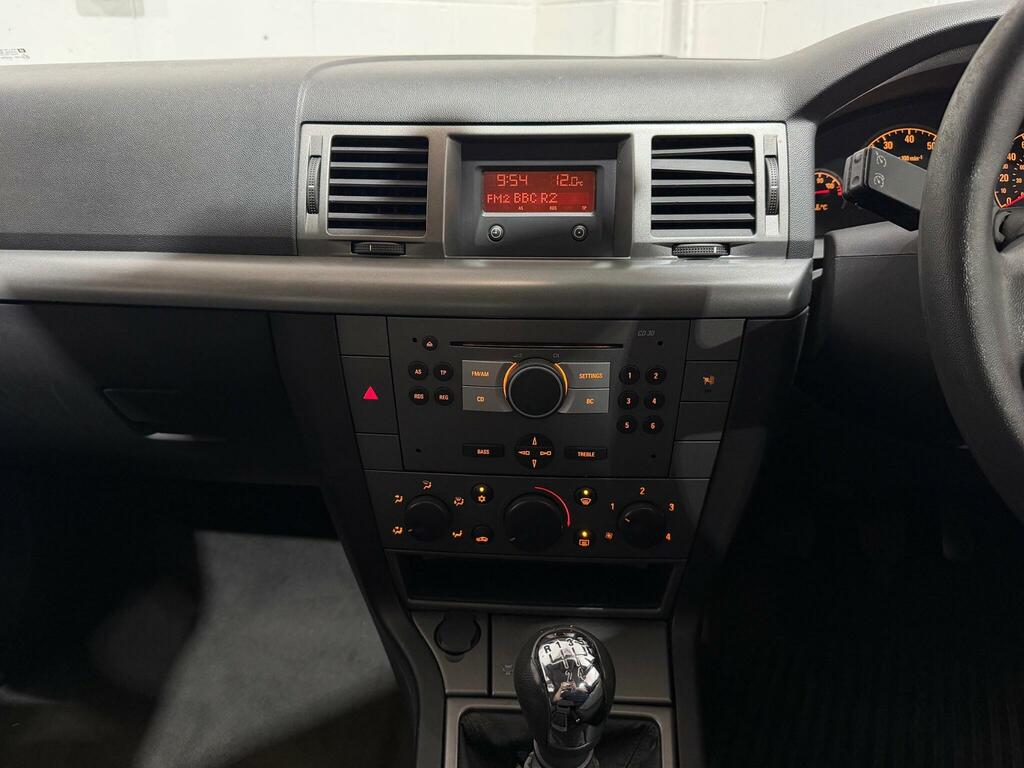 Vauxhall Vectra 1.8I Breeze - Hatchback  #15
