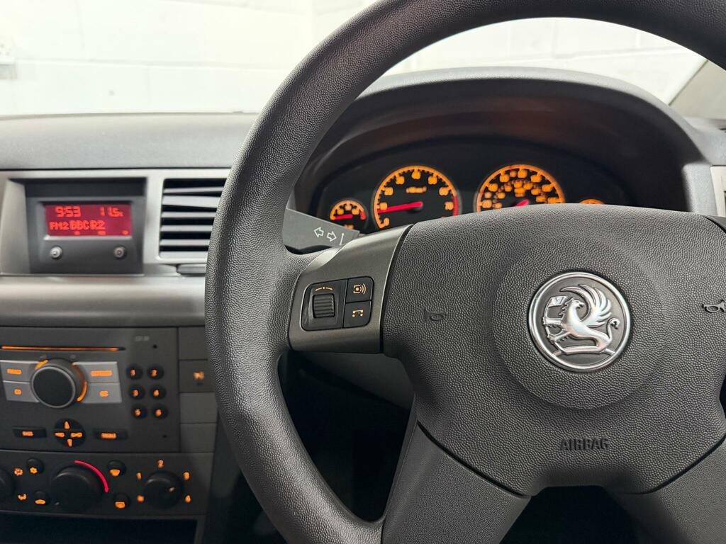 Vauxhall Vectra 1.8I Breeze - Hatchback  #18