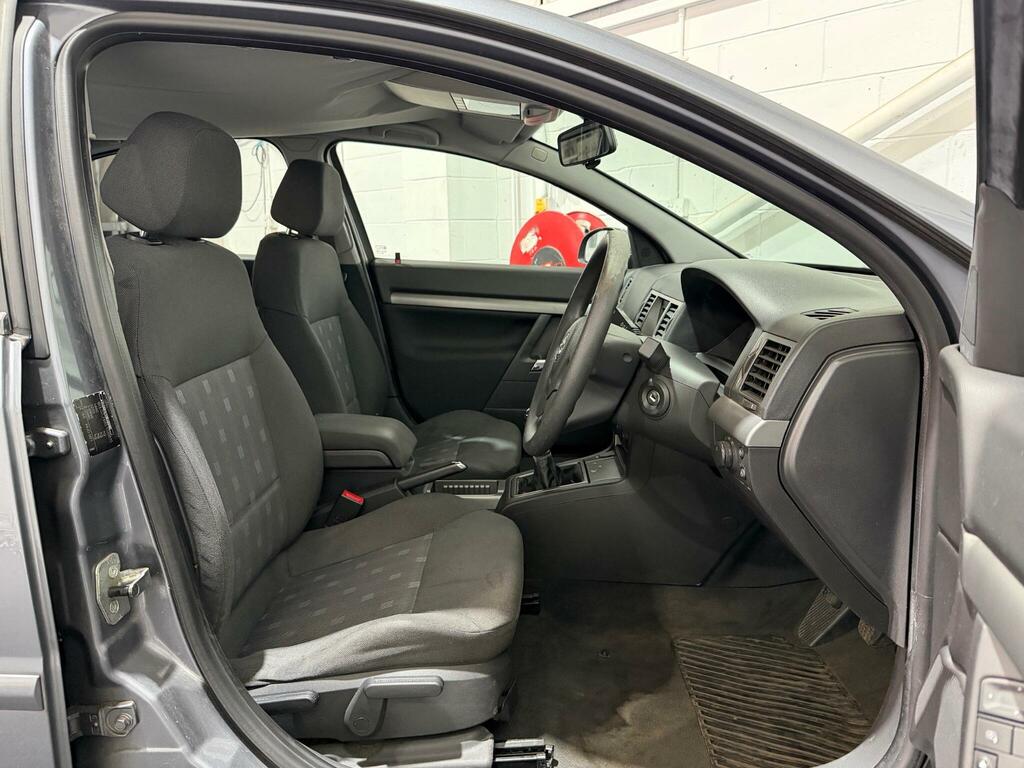 Vauxhall Vectra 1.8I Breeze - Hatchback  #8