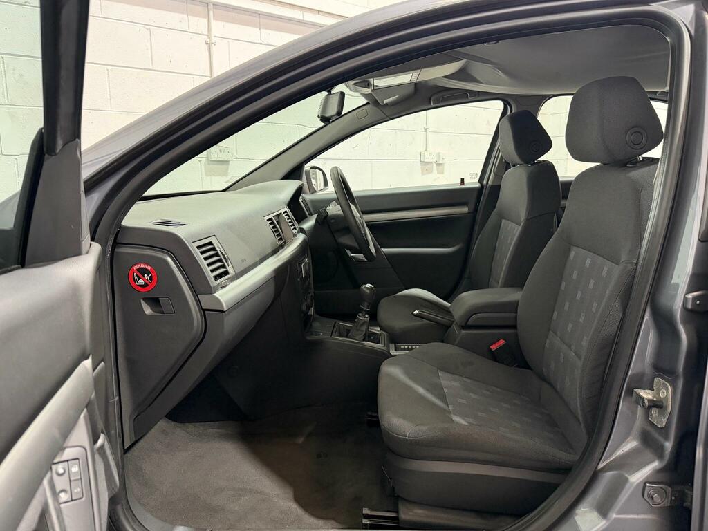 Vauxhall Vectra 1.8I Breeze - Hatchback  #11