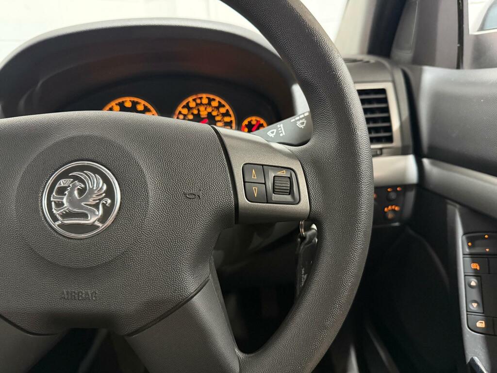 Vauxhall Vectra 1.8I Breeze - Hatchback  #19