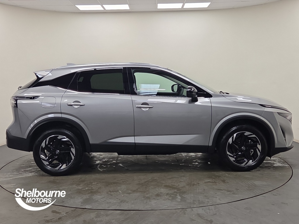 Nissan Qashqai Qashqai 1.3 Dig-t Mh N-connecta Hatchback Silver #3