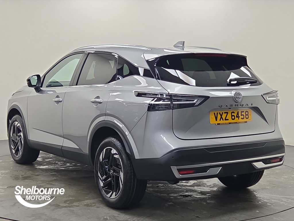 Nissan Qashqai Qashqai 1.3 Dig-t Mh N-connecta Hatchback Silver #2