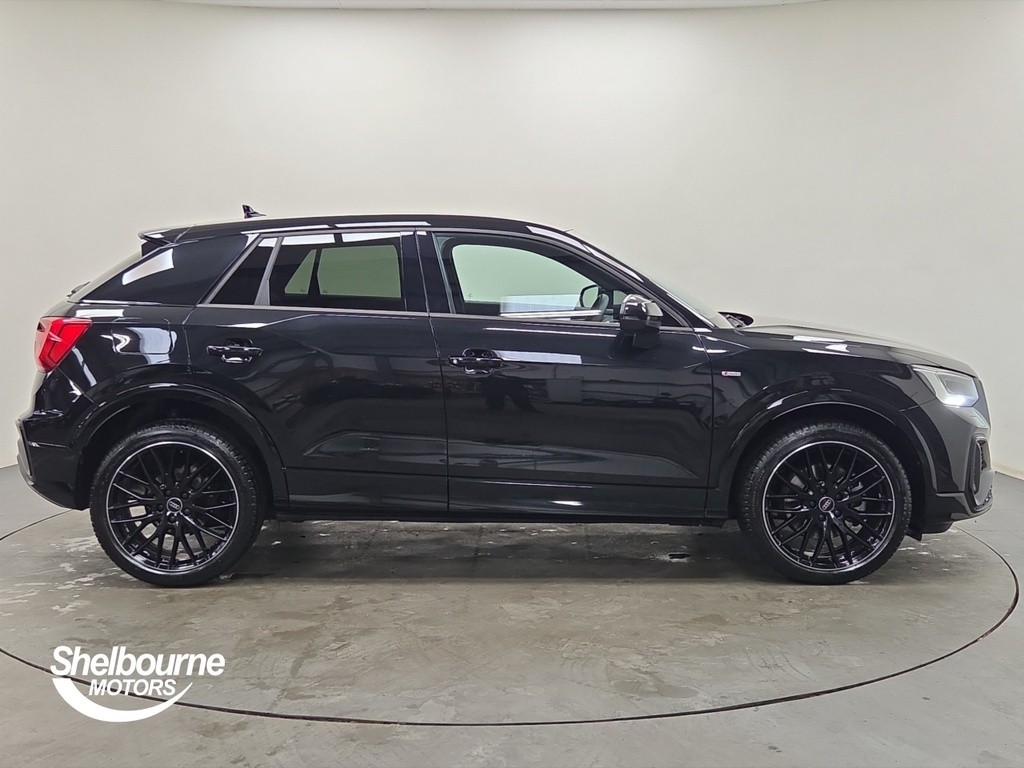 Audi Q2 Q2 1.5 Tfsi Cod 35 Black Edition Suv S KW24HZB Black #3