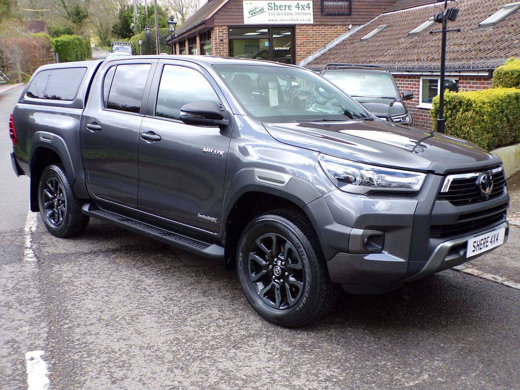 Toyota HILUX 2.8 D-4d Invincible X Pickup Double Cab Grey