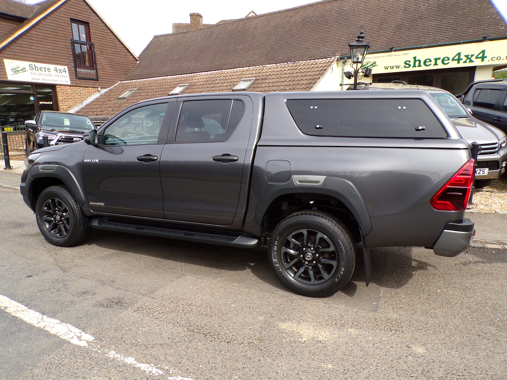 Toyota HILUX 2.8 D-4d Invincible X Pickup Double Cab NV23GNU Grey #4
