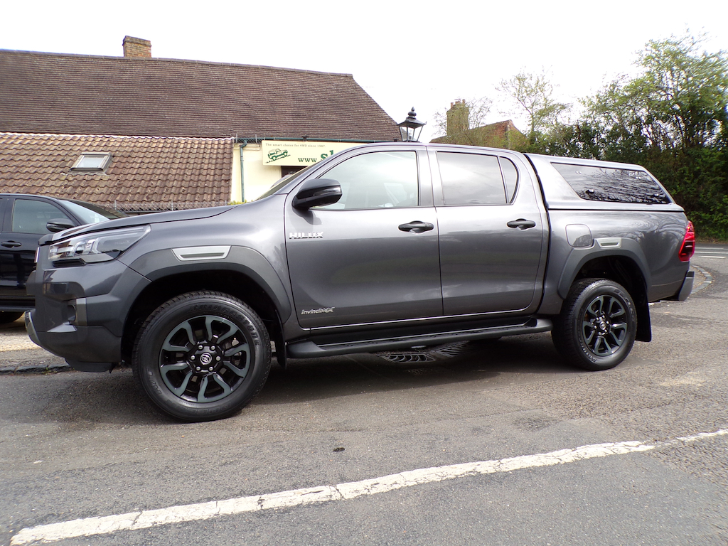 Toyota HILUX 2.8 D-4d Invincible X Pickup Double Cab NV23GNU Grey #2